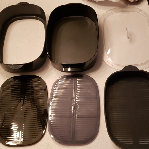 Tupperware Oval Microwave Cooker + 6 recipe books - Picture 3 of 4